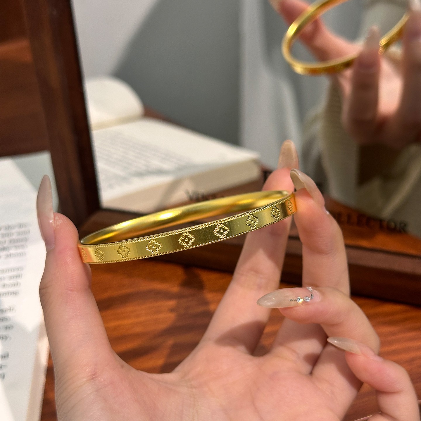 四叶草万花筒金包银手镯时尚实心千金风时尚爆款轻奢小众送礼女款