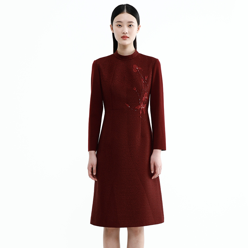 连衣裙戴布拉芬通勤风