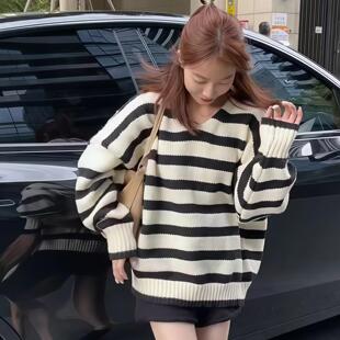 ROUMIKL撞色条纹大版毛衣女2025新款秋冬季V领长袖中长款遮屁股针