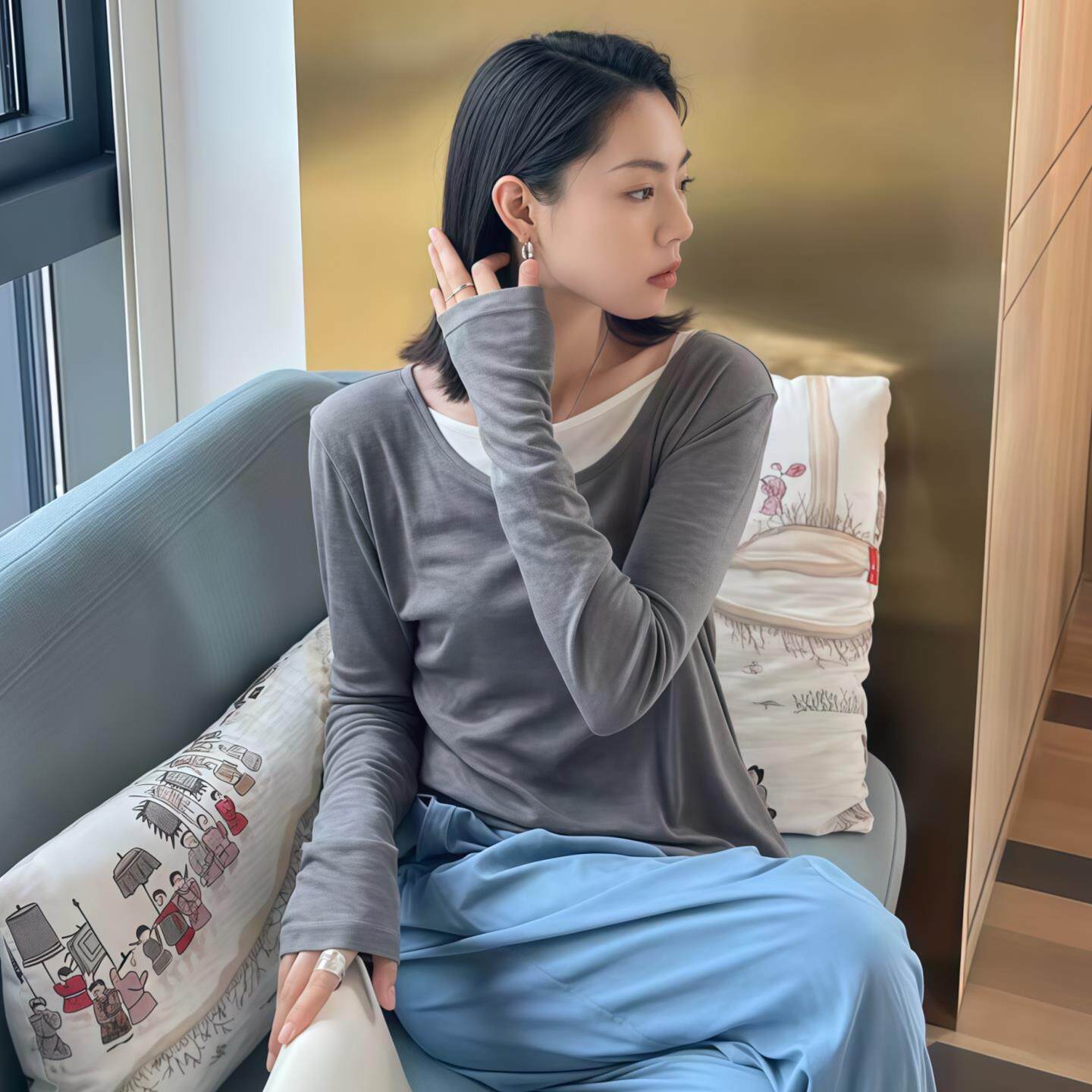 ROUMIKL撞色拼接低圆领T恤女2025新款秋季亲肤透气长袖假两件打底