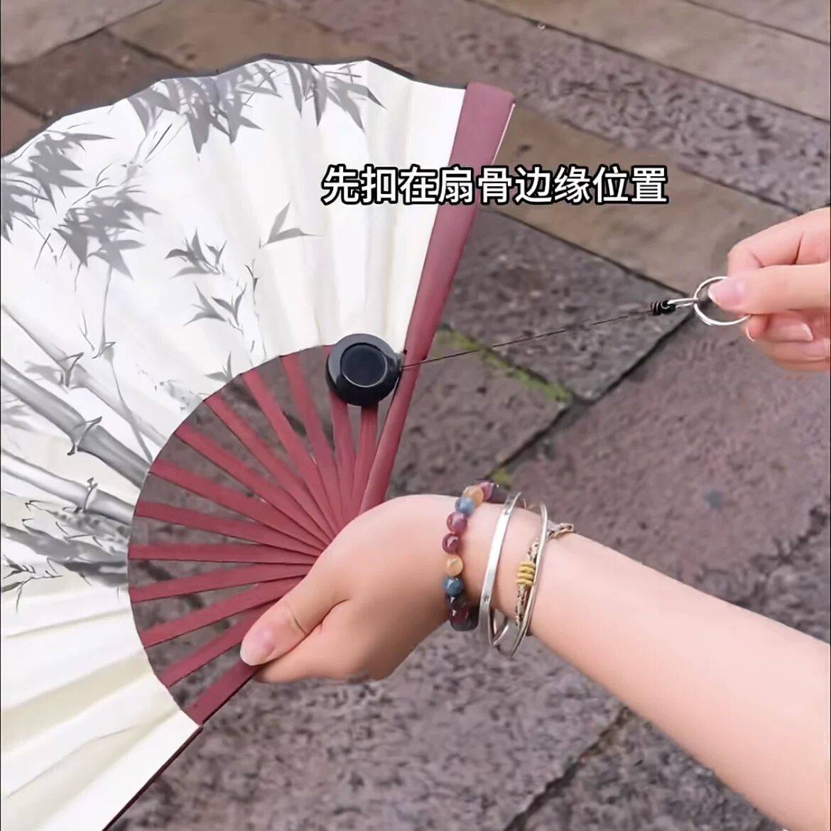 飞扇回旋神器自动回弹伸缩钥匙扣扇子魔术道具多功能拉力器高回弹