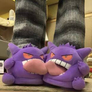 耿鬼拖鞋卡通接吻棉鞋舌吻拖鞋伊布恶魔抽象情侣包头拖搞怪居家