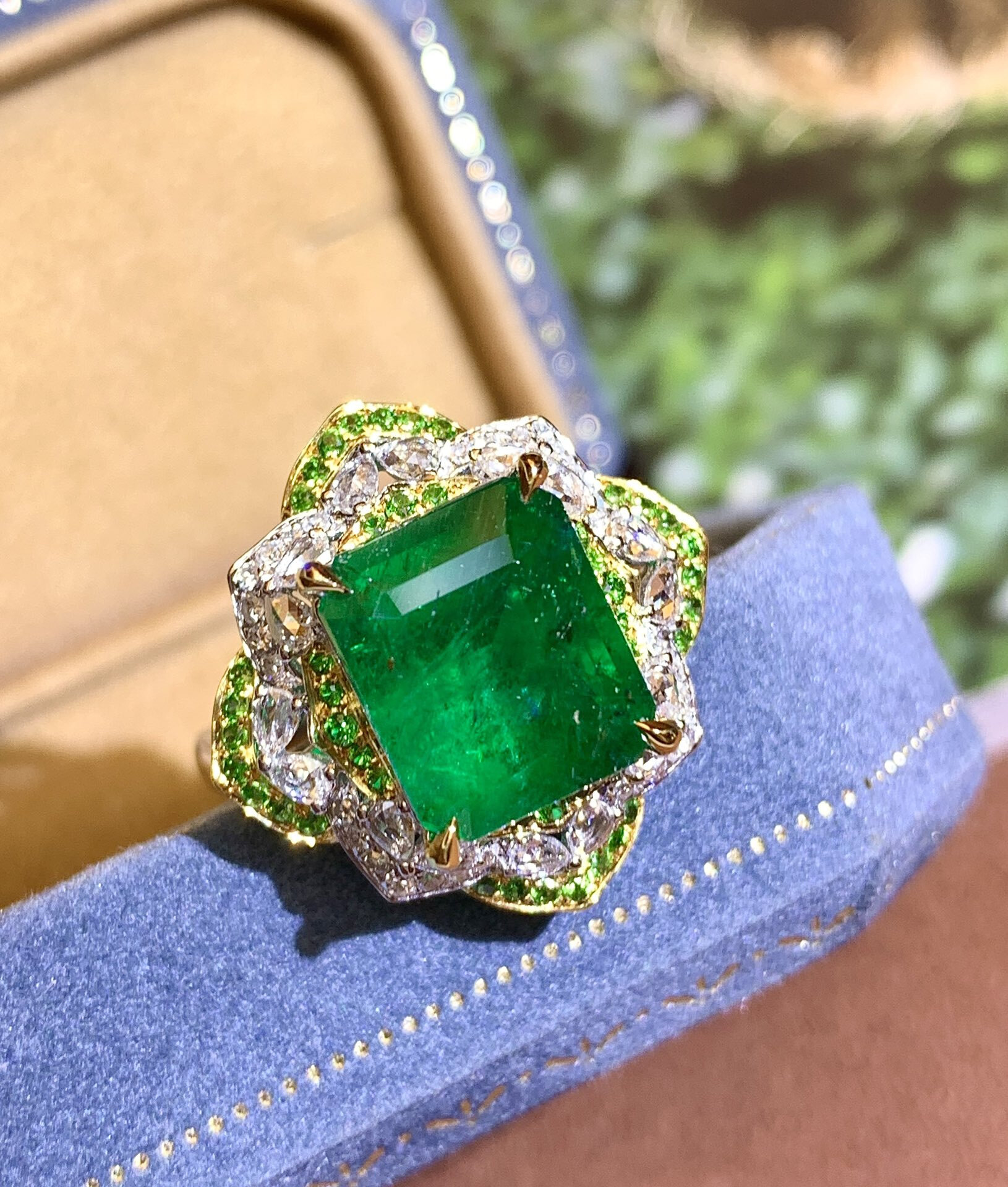 夏河甄选赞比亚祖母绿豪华戒指vividgreen微油木佐色主石5.02ct