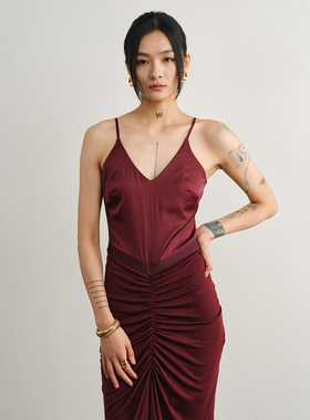 Unawares.天丝绵羊毛V领褶皱吊带长款连衣晚宴礼服裙