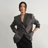 型平驳领双排扣西装 UNAWARES WARDROBE 进口精纺绵羊毛微收腰版