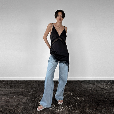 Unawares.蕾丝拼接性感吊带裙