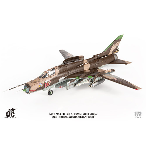 172苏-17M4装配匠战机成品模型
