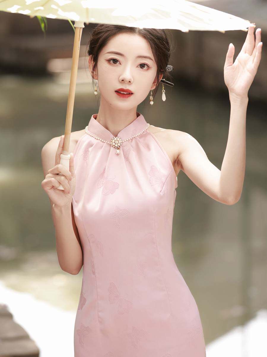 蝶恋光年丨年轻款新中式挂脖粉旗袍礼服日常无袖高级感修身连衣裙