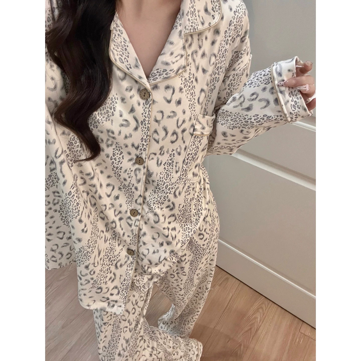 法国HoHiO高级感豹纹睡衣女款秋冬季加厚保暖德绒长袖家居服套装