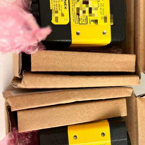 全新原装康耐视DM302X的读码器，有需要的可以联系！谢谢！