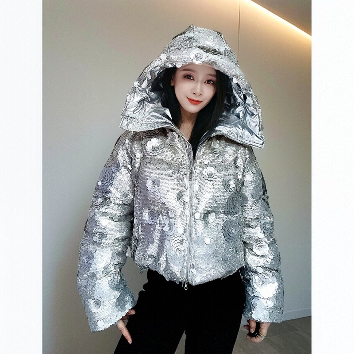 小众设计新款时尚女士银色亮片鹅绒服面料时尚大气面包服冬季外套