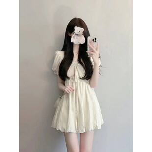 夏日甜美小个子法式初恋纯欲设计感收腰显瘦短款方领连衣裙子