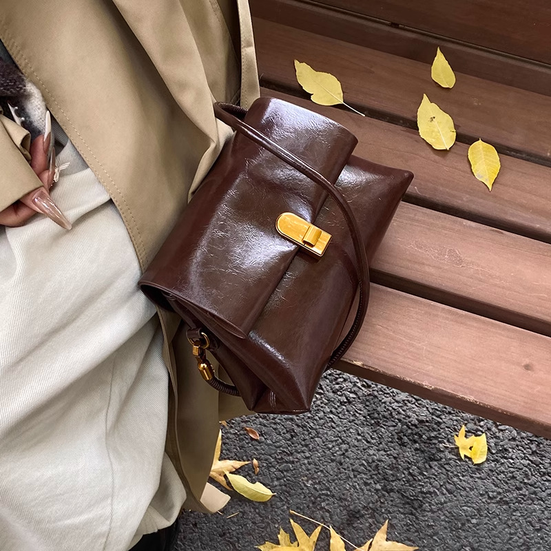 新款轻奢复古简约包包女式2025秋冬通勤小方包小众设计斜挎腋下包