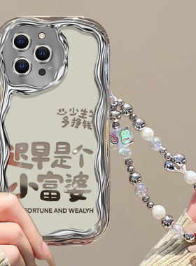 电镀小富婆适用苹果15promax手机壳iphone14plus日韩可爱ins风少女ihpone11时尚文字pg6s手链。平果xr保护套