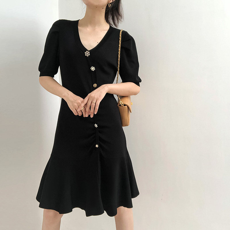 针织连衣裙秋装新款女装V领羊腿袖气质显瘦轻奢纽扣中长款鱼尾裙