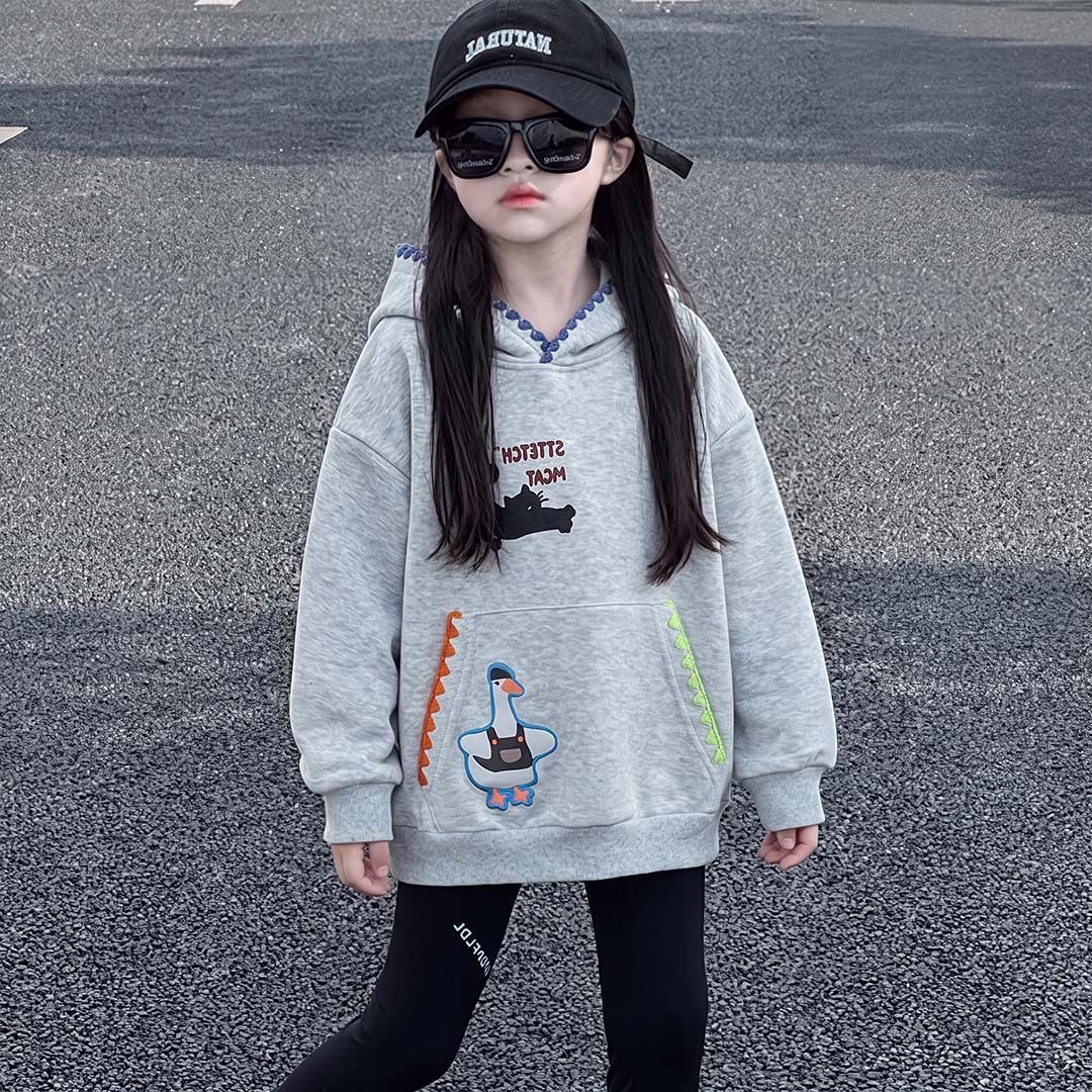 贝壳绣连帽卫衣秋季新款童装男女童时尚玩偶刺绣外穿宝宝甜美儿童