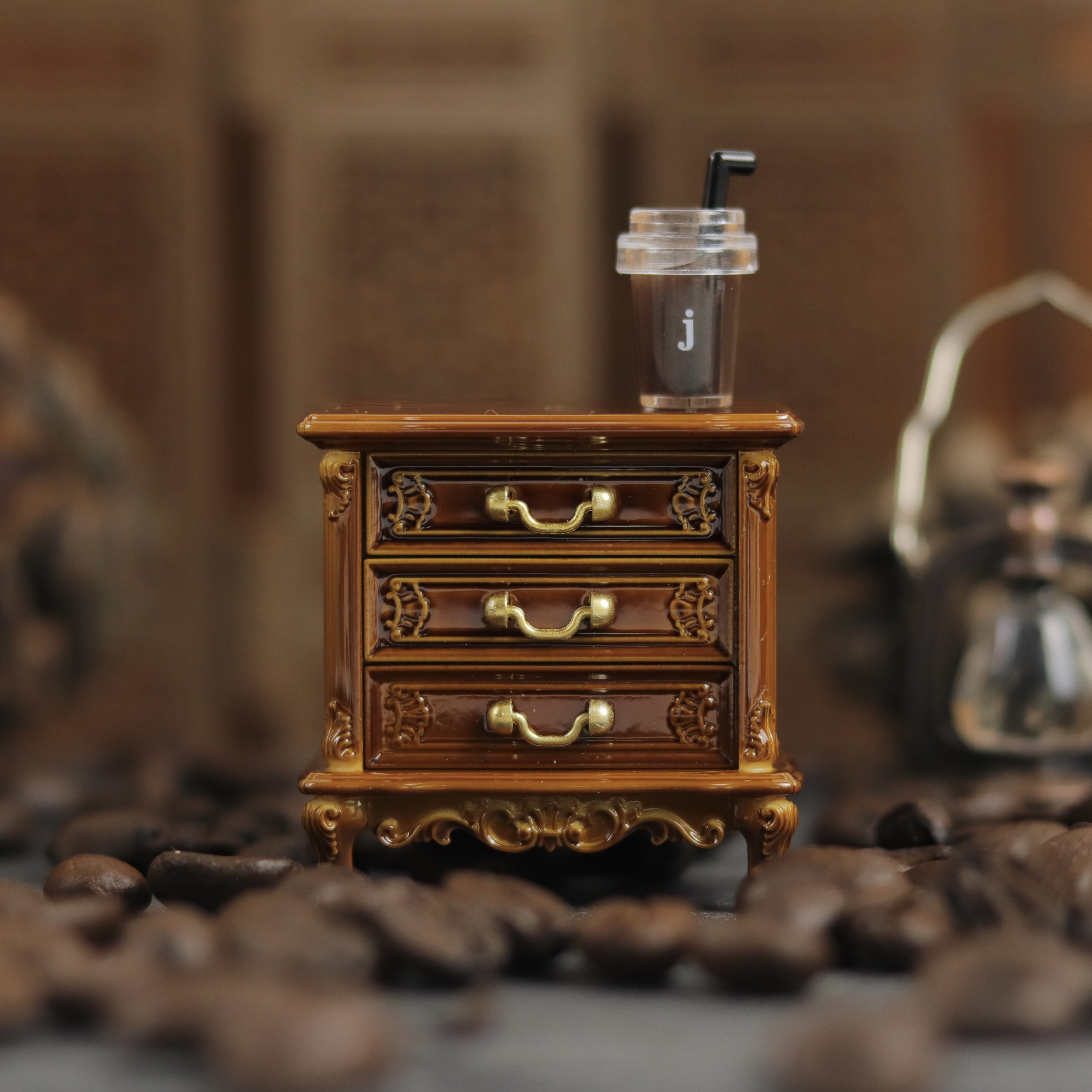 新品微缩场景复古欧式房间床头柜娃娃屋配件仿真迷你玩具模型塑料,玩具/童车/益智/积木/模型,过家家玩具,淘宝优惠券,粉丝福利购,淘宝优惠卷