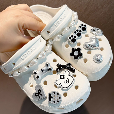 萨克伦洞洞鞋配饰高级感银色质感