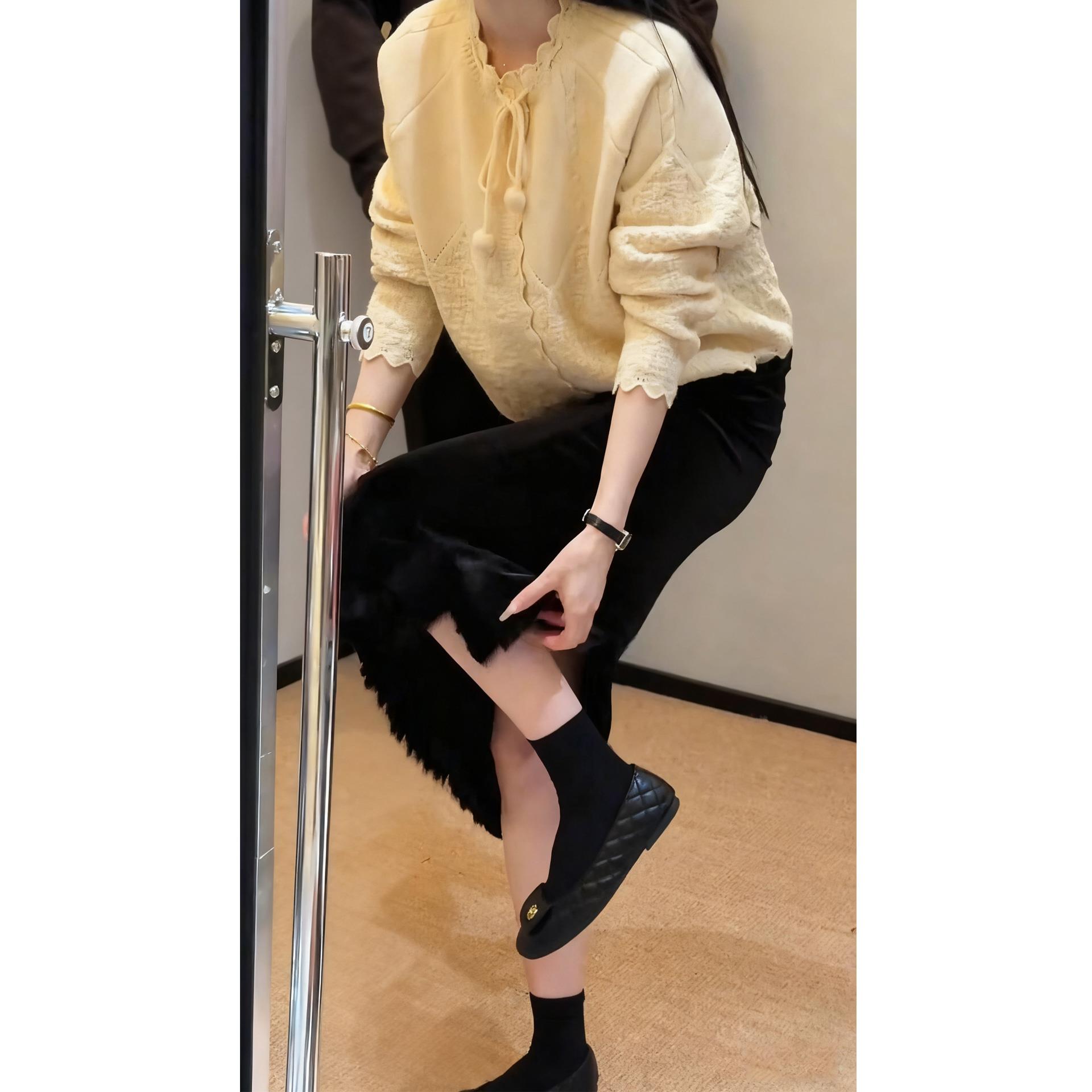 ROUMIKL气质一整套ootd穿搭秋日巨好看的针织开衫丝绒半身裙时尚