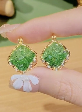 2024春夏新款绿色水晶方形耳环女设计感小众百搭耳扣气质轻奢耳饰