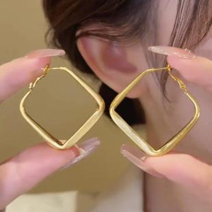 金色素圈耳环夸张菱形大耳圈2024新款爆款高级感小众圆脸显瘦耳饰
