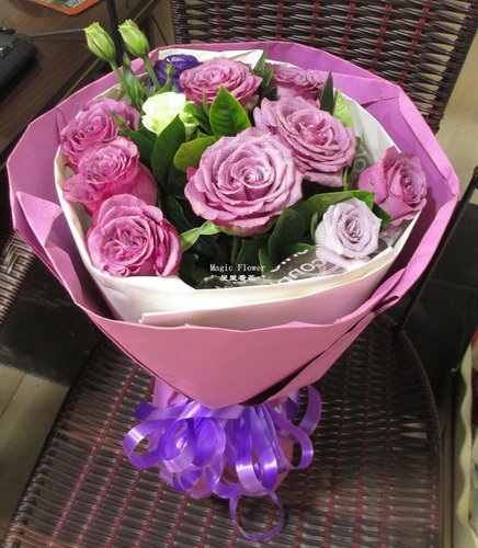 9朵香槟花束价格 9朵香槟花束图片 星期三