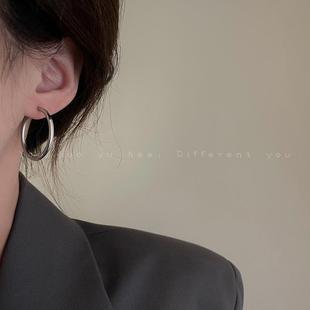 银色钛钢素圈耳环女2024新款大圆圈耳钉小众设计冷淡风耳圈耳饰女