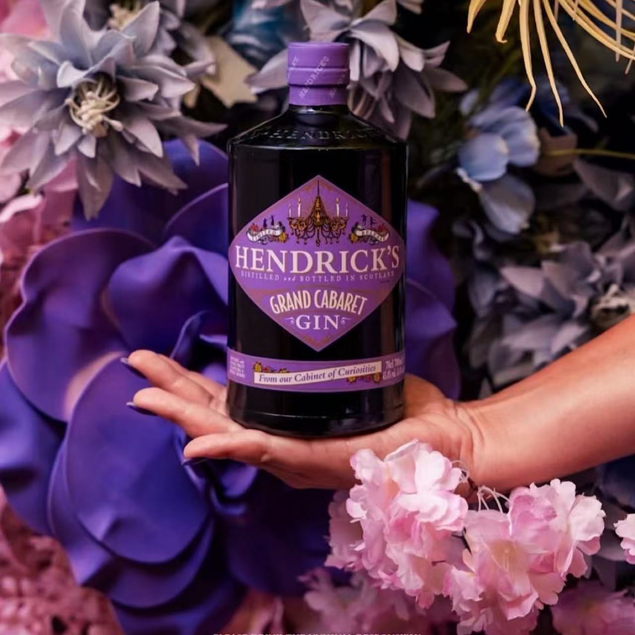 英国HENDRICKS GIN杏桃李子核果和花草植物 亨德瑞克卡巴瑞特金酒