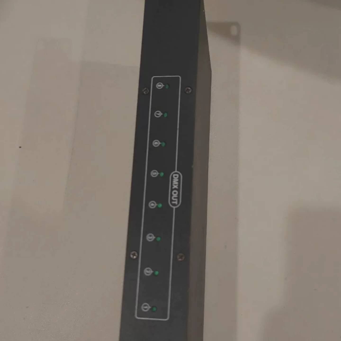 可议价8路DMX512信号放大器，带锁功能，接口齐全，信号稳定，适