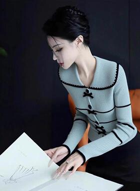 ROUMIKL设计感蓝色娃娃领排扣针织衫女秋季新款韩里韩气时尚减龄