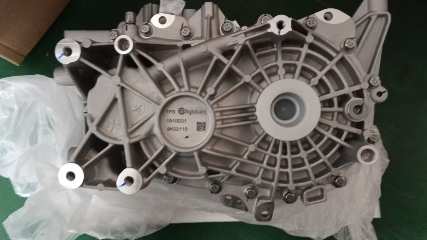 新能源哪吒X变速箱总成减速器差速器总成齿轮箱齿轮壳总成波箱