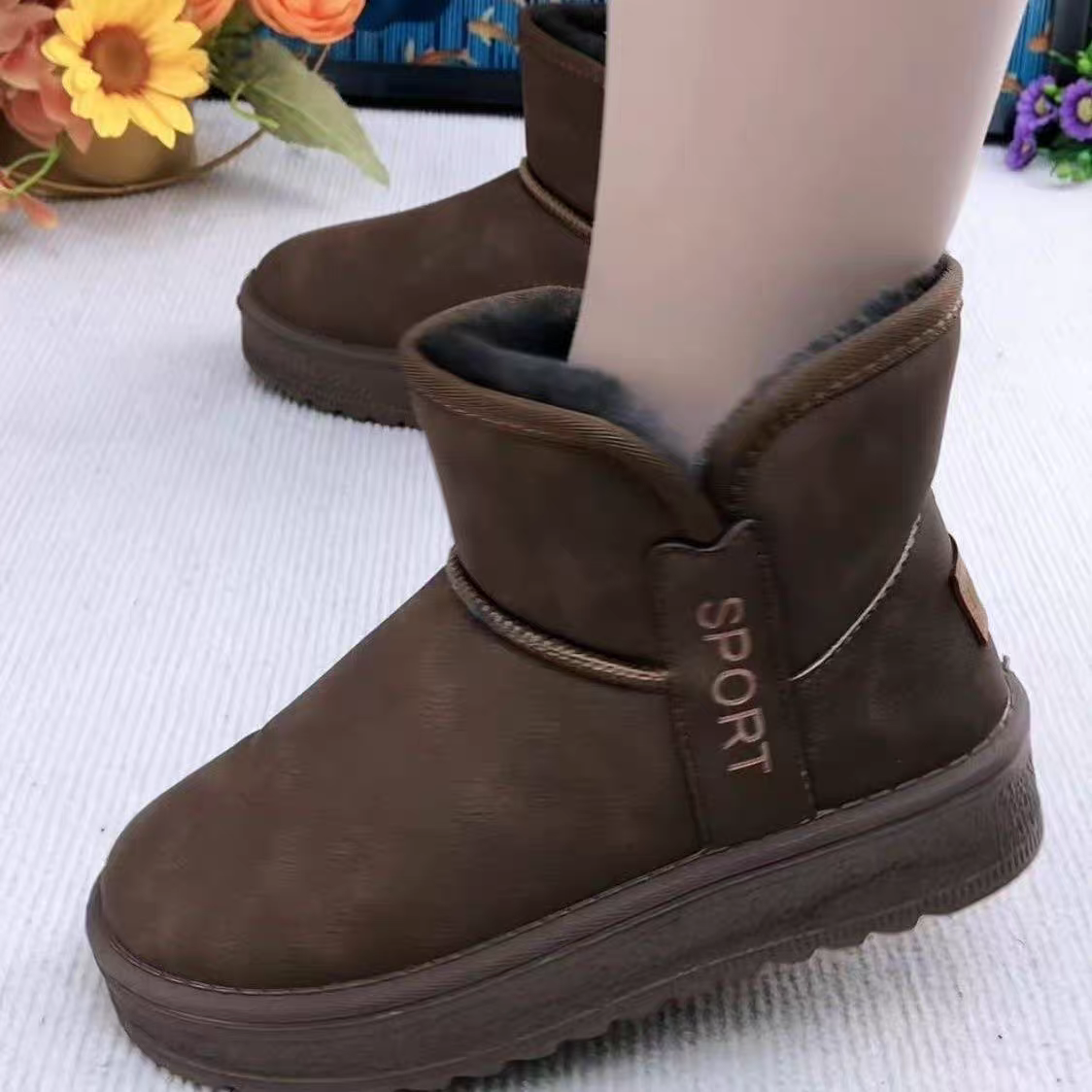 2025新款冬季中老年女棉鞋加绒加厚保暖妈妈鞋防滑软底舒适雪地靴