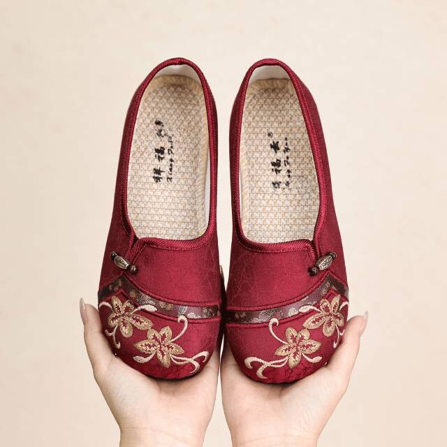 老北京布鞋女春夏新款中老年轻便刺绣舒适透气一脚蹬平底妈妈鞋,女鞋,传统布鞋,淘宝优惠券,粉丝福利购,淘宝优惠卷