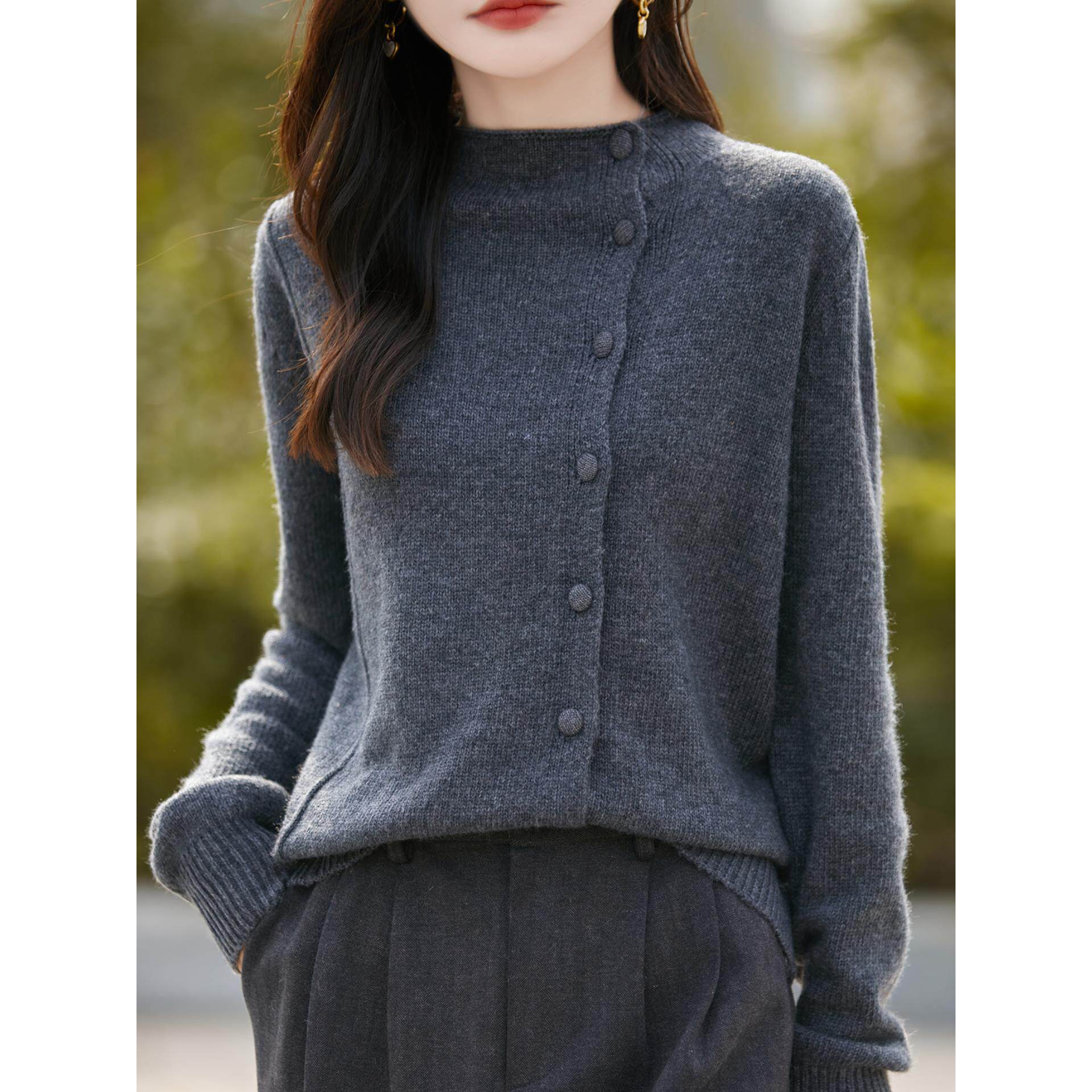 ROUMIKL老钱风斜门襟毛针织开衫女灰色毛衣外套高级感减龄加厚保