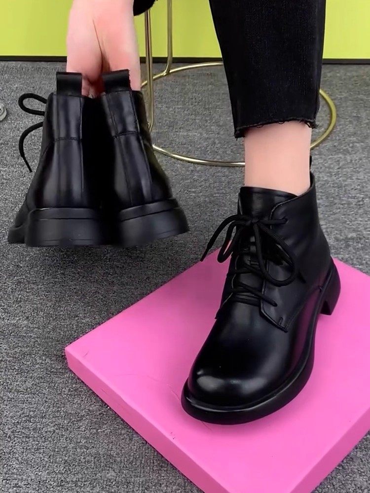 圆头英伦风平底短靴女款2025秋季新款潮流轻便软底时尚百搭马丁靴