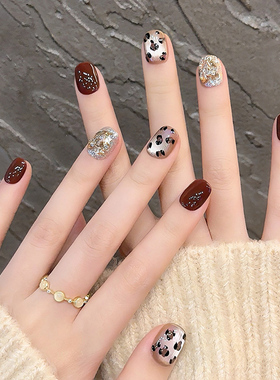 豹纹闪钻猫眼纯手工穿戴甲2026新年款秋冬美拉德美甲短款指甲贴片
