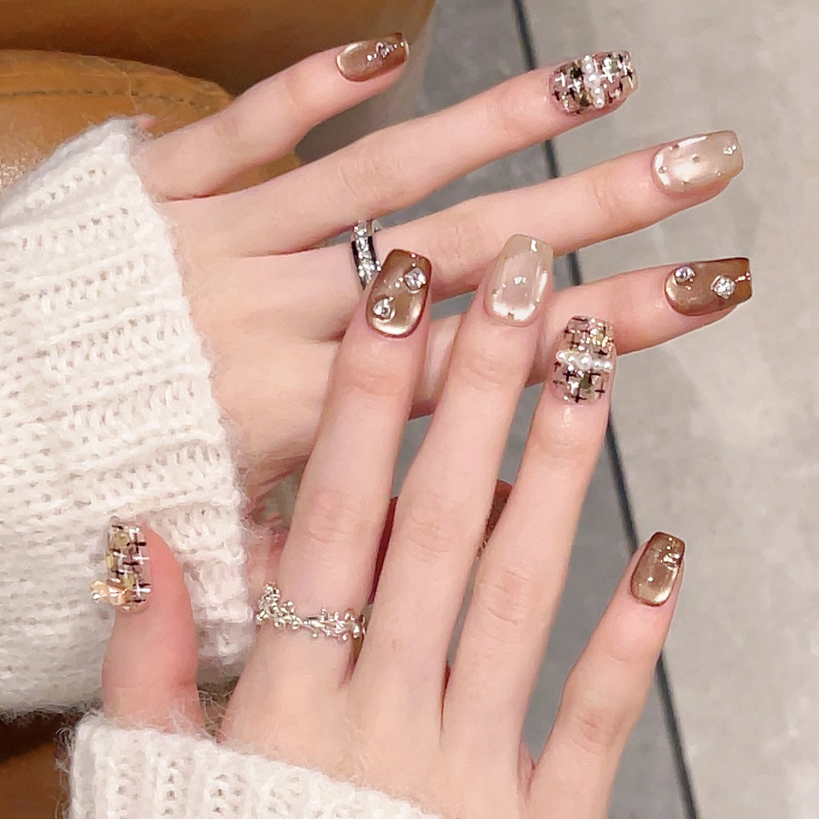 珍珠小香风秋冬显白穿戴甲高级感指甲贴片纯手工短款咖色猫眼美甲,彩妆/香水/美妆工具,穿戴甲/甲片,淘宝优惠券,粉丝福利购,淘宝优惠卷