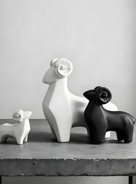 简约黑白色陶瓷羊摆件三羊开泰