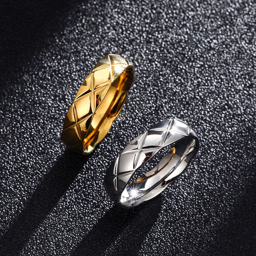 舒妃娅男女款钛钢菱形格子戒指