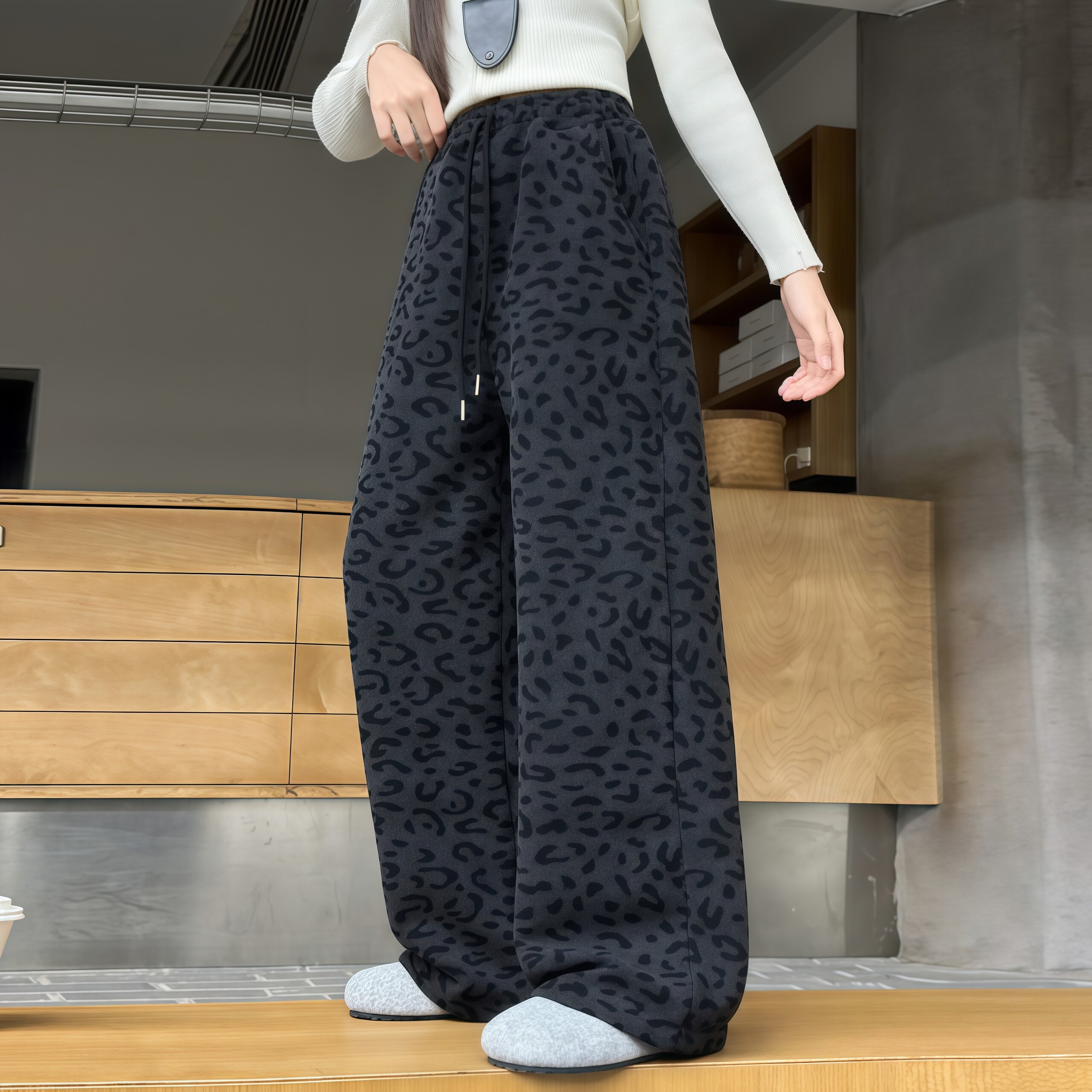 女童加绒阔腿裤秋冬2026新款中大童休闲宽松豹纹直筒裤保暖长裤子