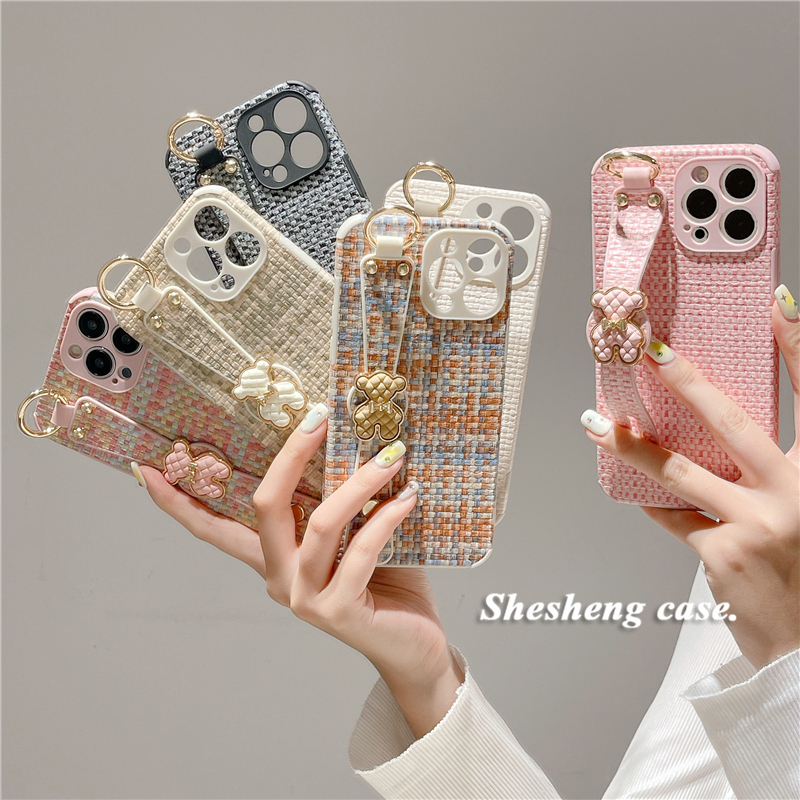 秋冬小香风编织立体小熊适用iPhone15/14手机壳16苹果11/12/13pro max手腕带plus防摔女创意个性全包高级感软