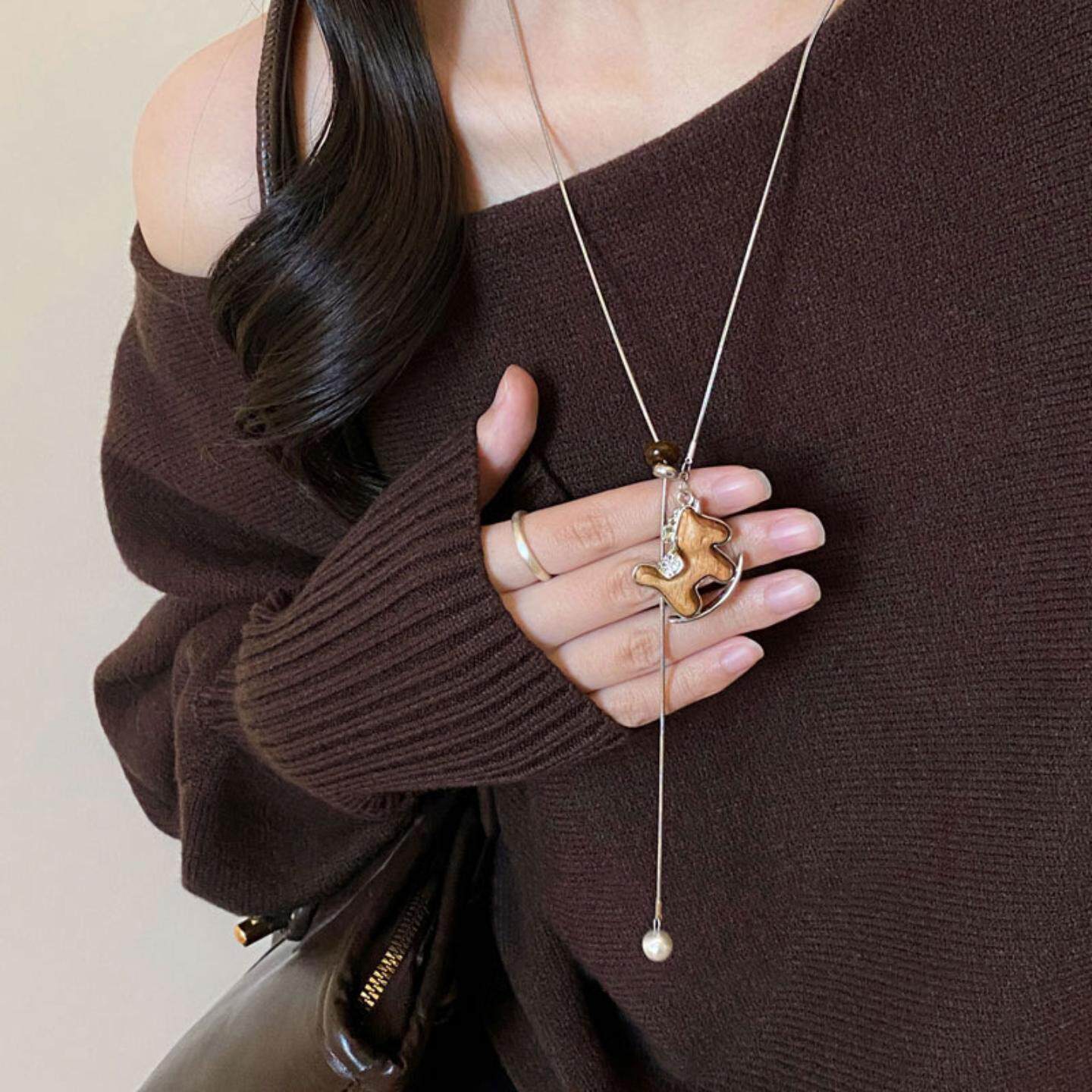 木质小马吊坠项链女秋冬轻奢长款毛衣链本命年配饰毛衣链长款秋冬