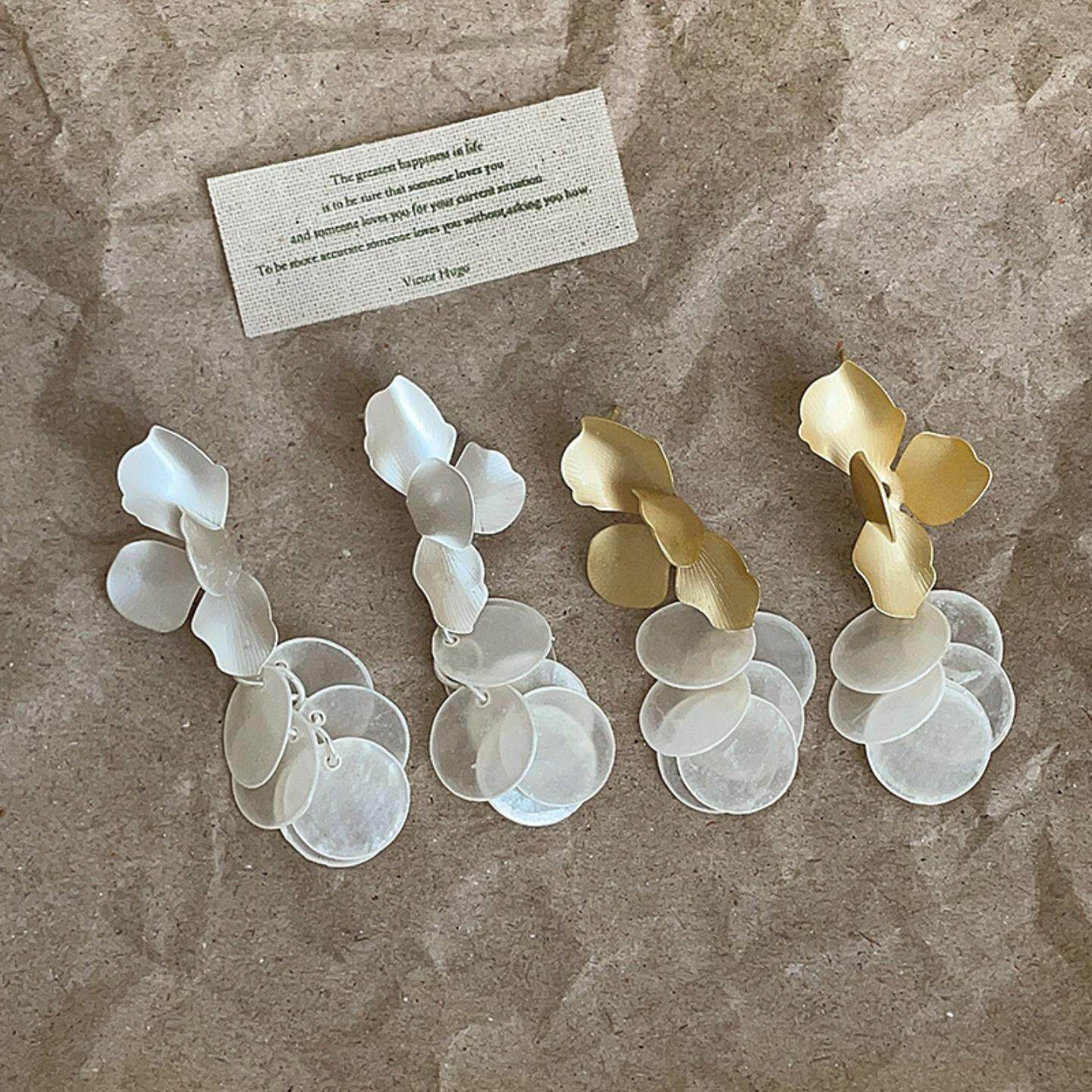 高级感花朵贝壳圆片流苏耳钉女
