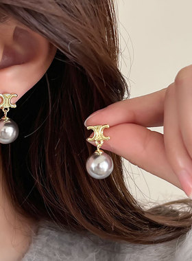 法式凯旋门轻奢感施家灰色珍珠耳环女秋冬耳饰耳钉2023新款