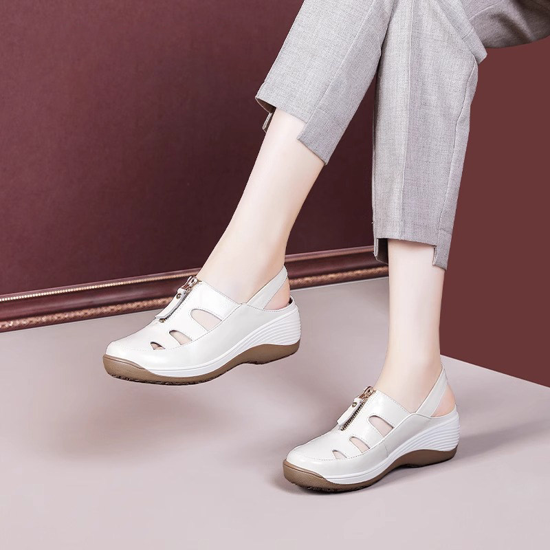 爆款包头凉鞋女夏2026新款镂空透气中老年皮鞋软底妈妈鞋坡跟女鞋