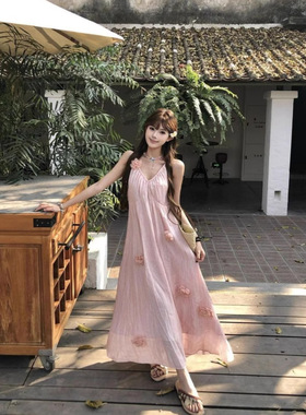 度假风粉色花朵吊带连衣裙女装夏季绝美海边度假沙滩裙修身长裙子