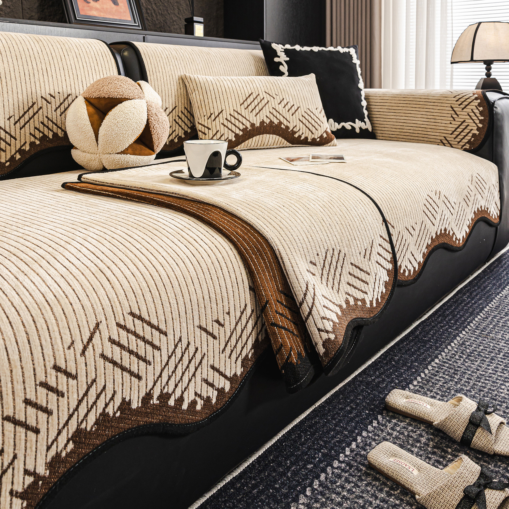 轻奢高级感异形皮沙发垫四季通用2026新款一片式盖布固定防滑坐垫