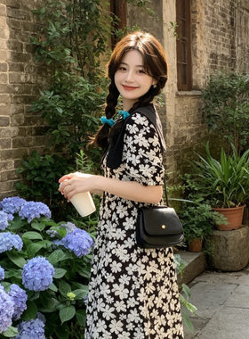 法式复古收腰显瘦娃娃领连衣裙女2026夏新款气质百搭碎花A字长裙