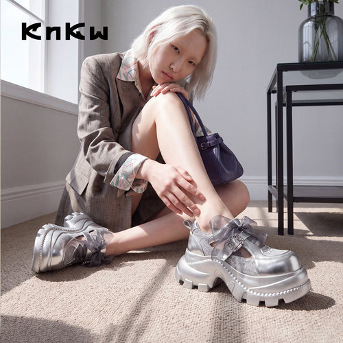 knkw透气银色凉鞋女气质时尚增高