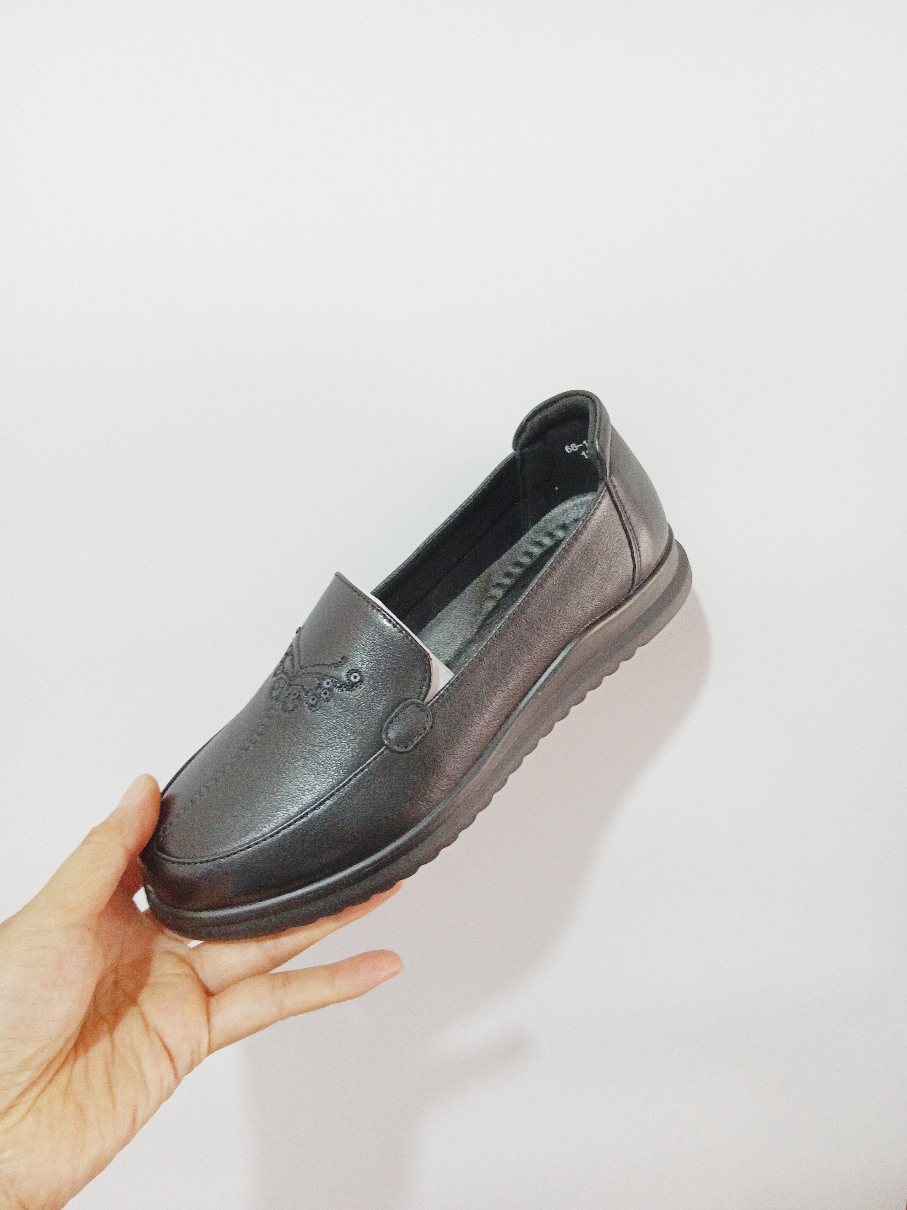 沈威女鞋2025真皮软底舒适中老年妈妈鞋平底软面奶奶一脚蹬休闲鞋